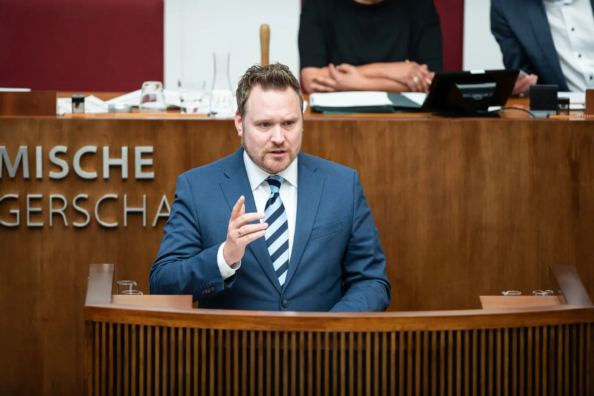 Simon Zeimke am Rednerpult in der Bremischen Bürgerschaft zum Thema "Digitaler Bürgerservice"